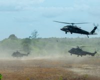 Tropas dos Exércitos Brasileiro e Americano realizam o Assalto Aeromóvel no terceiro dia de Operação Core 23